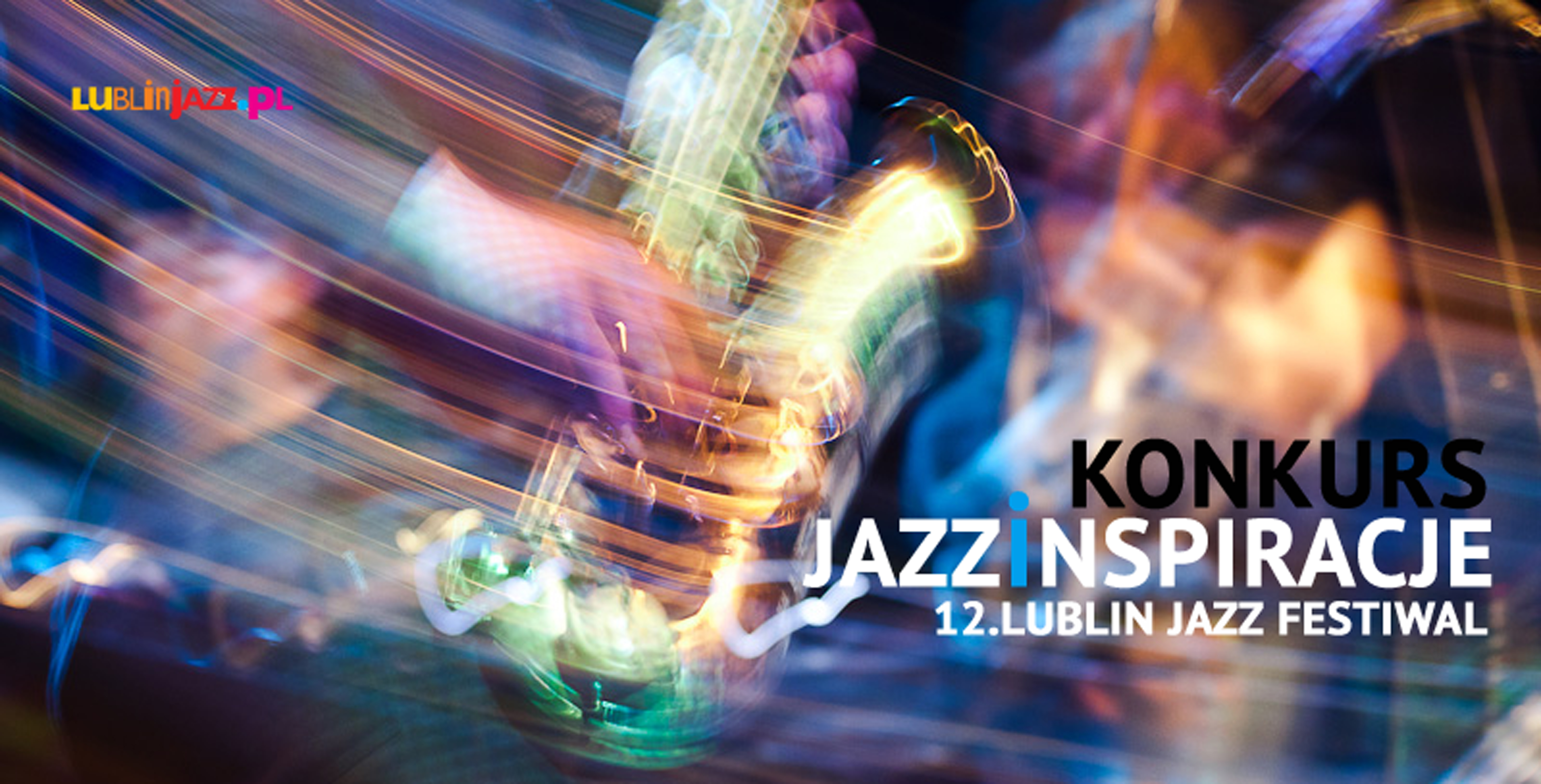 Grafika przedstawia kolorowe rozmazane zdjęcie, na którym znajduje się zarys sylwetki grającej na saksofonie. Jest to prawdopodobnie scena oświetlona kolorowymi światłami. W lewym górnym rogu kolorowy napis: lublinjazz.pl, w prawym dolnym rogu czarno biały napis: JazzInspiracje 12. Lublin jazz festiwal