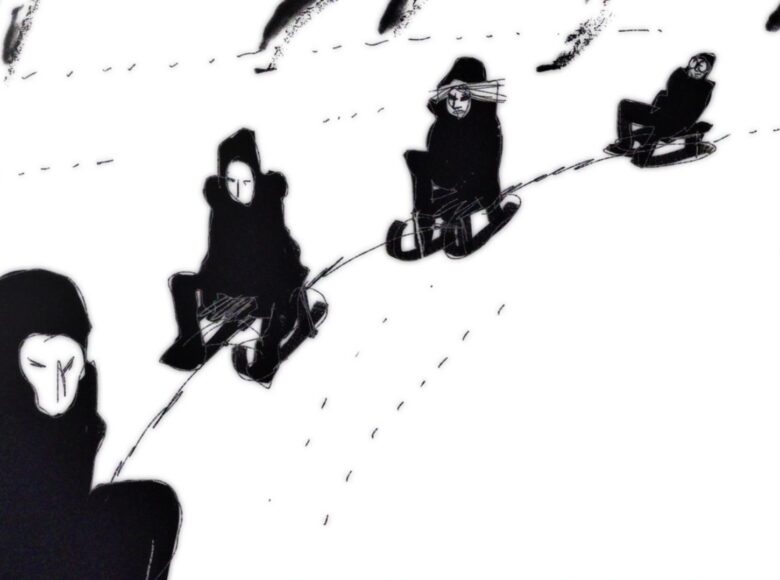 Kadr z filmu animowanego. Na białym tle cztery czarne postaci jadą na sankach związanych ze sobą liną.