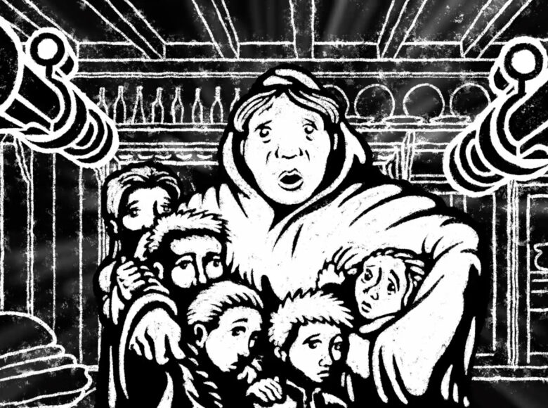 Grafika czarno biała. Na środku kobieta w pięciorgiem tulących się do niej dzieci. Wszyscy mają przerażone twarze. W ich stronę wycelowane są lufy karabinów. W tle wnętrze wiejskiej kuchni.