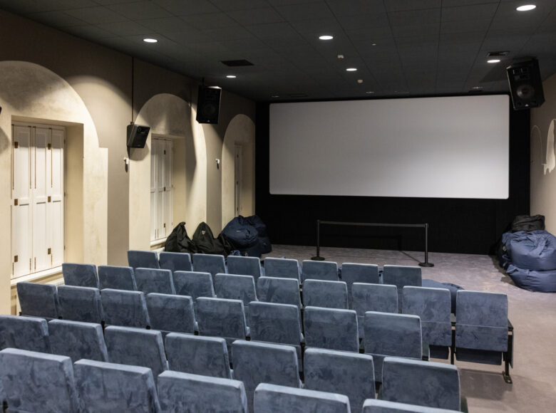 Wnętrze sali kinowej w Centrum Kultury w Lublinie, bez publiczności.