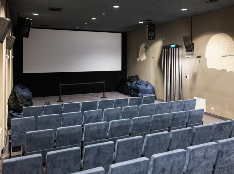 Wnętrze sali kinowej w Centrum Kultury w Lublinie, bez publiczności.