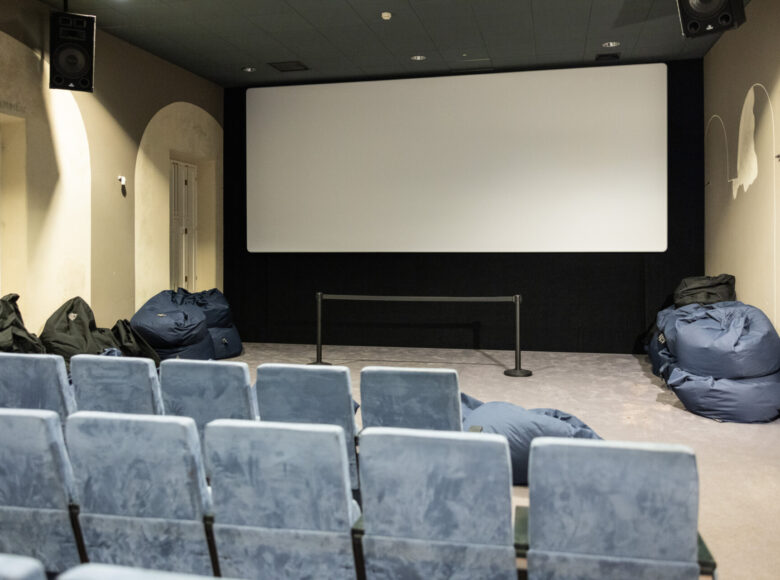 Wnętrze sali kinowej w Centrum Kultury w Lublinie, bez publiczności.