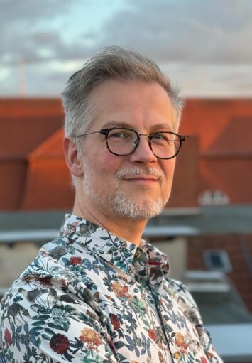 Fotograficzny portret Jacka Dehnela.