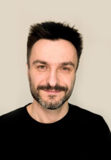 Fotograficzny portret mężczyzny.