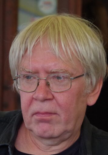 Fotograficzny portret starszego mężczyzny.