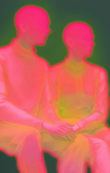 Grafika. Na ciemnozielonym tle narysowane dwie siedzące obok siebie dwie postacie, kobieca i męska, w odblaskowych kolorach czerwieni i żółci.