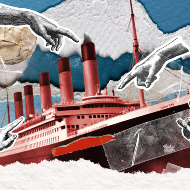 Obrazek wykonany techniką kolażu. Po morzu, pod chmurami płynie okręt. Dookoła tego motywu umieszczone są dłonie ze wskazującymi palcami wyciągniętymi w stronę okrętu.