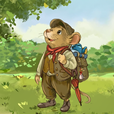 Kadr z filmu animowanego. Na łące pod drzewem stoi mysz w stroju podróżnika, z dużym plecakiem na plecach.